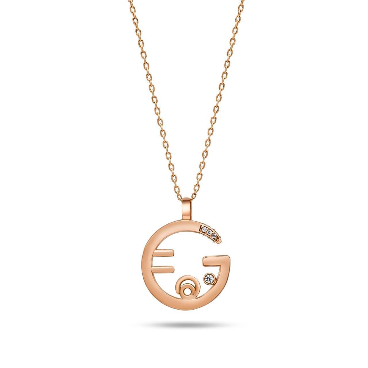 قلادة ذهب باسم “نهال” بتصميم مستوحى من القلم| سلاسل ذهب أسماء عربي مميزة