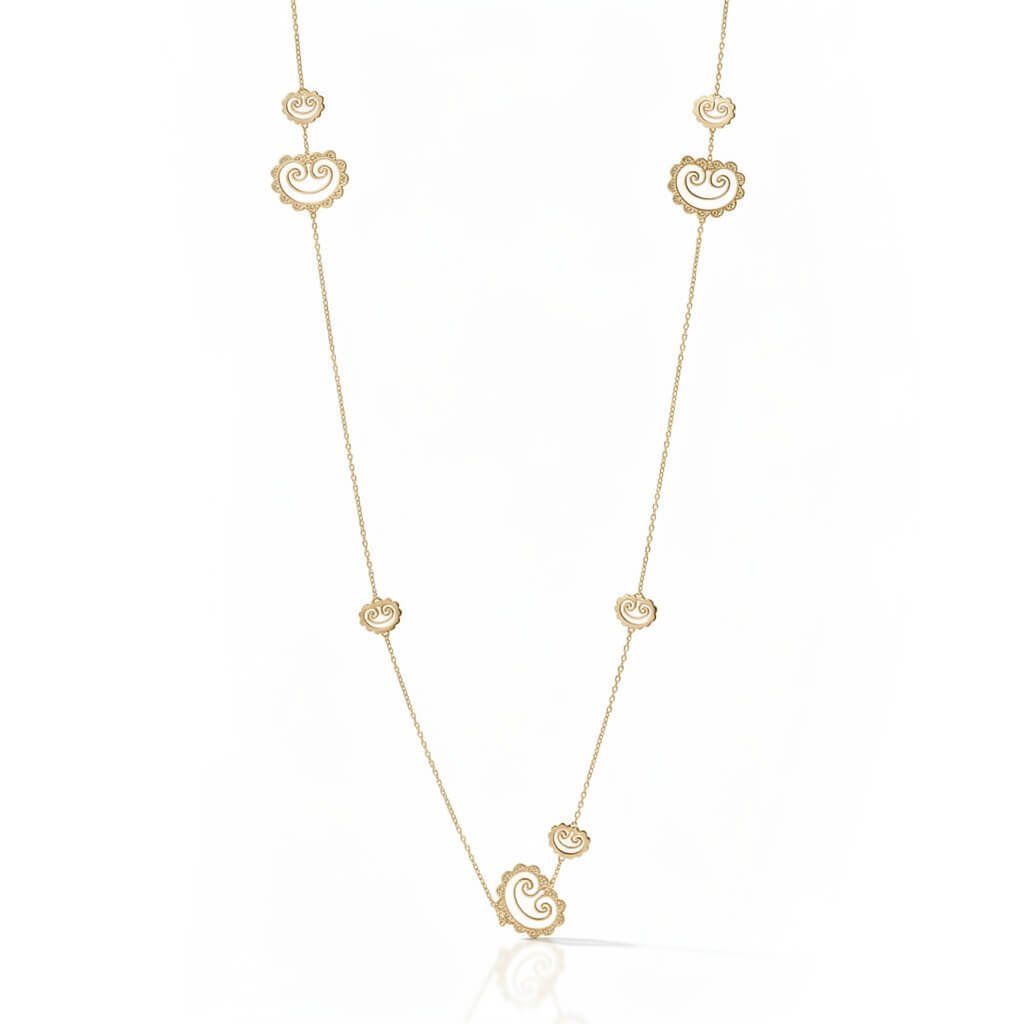 قلادة ذهب طويله بتصميم أكانتس مطعمة بالألماس